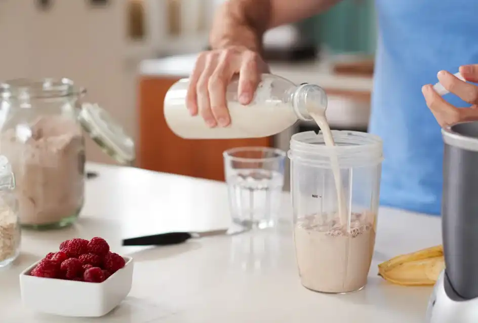 Stirring oxysophocarpine powder into smoothies or protein shakes